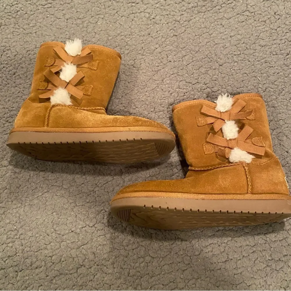 UGG Koolaburra Pull On Short Boot Faux Fur With Bows